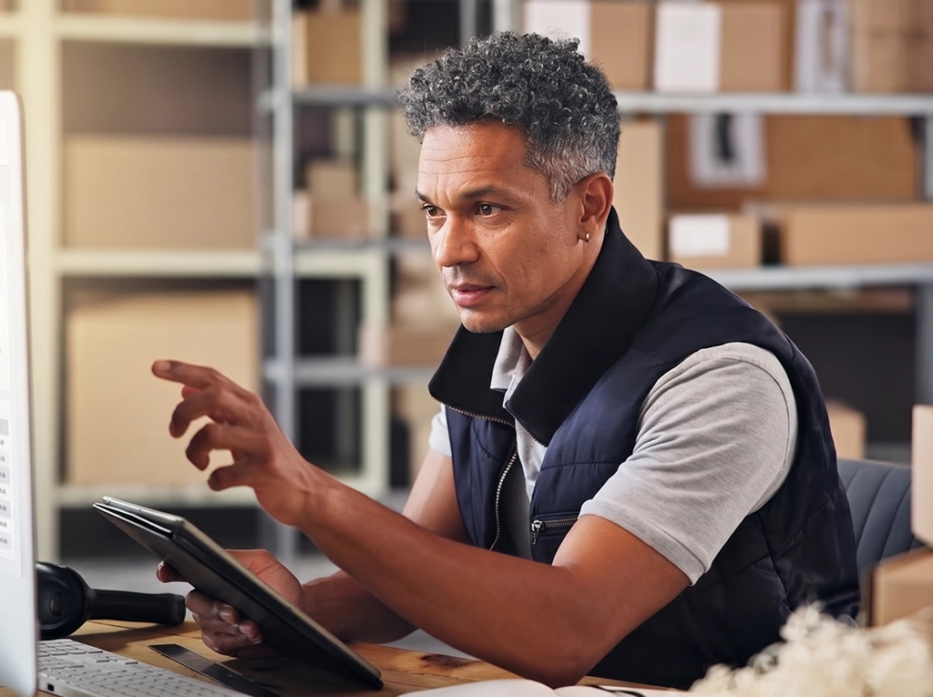 Real-time shipping rate comparison tool