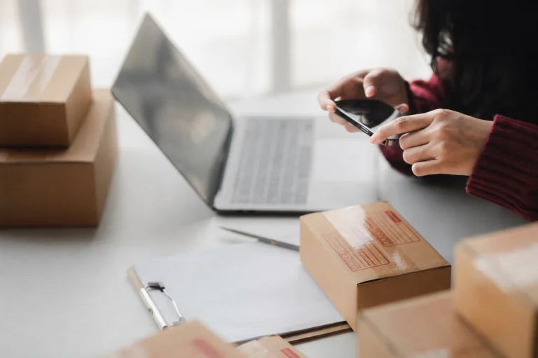 Managing online orders and parcels with an ecommerce shipping solution.