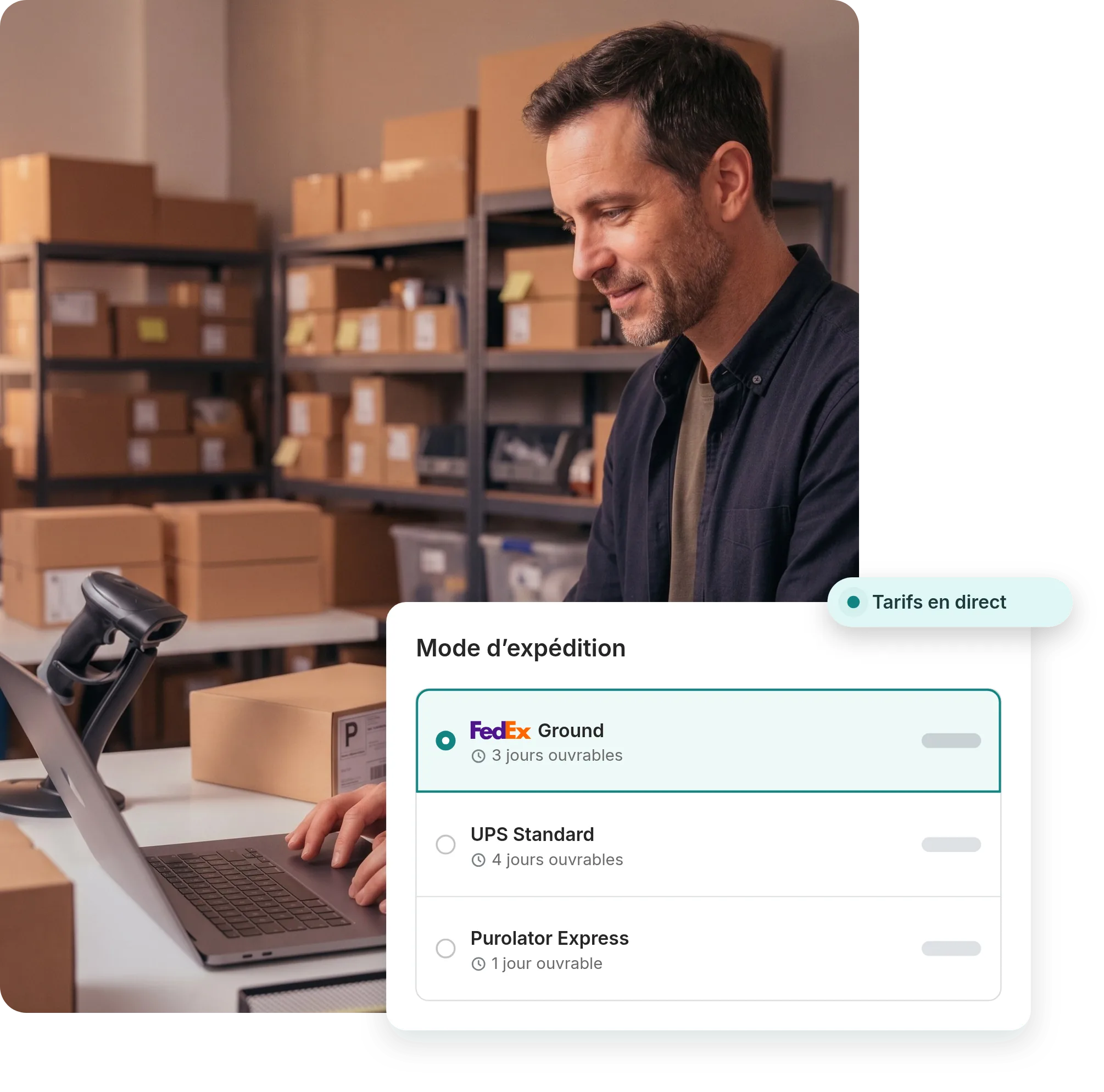 Commerçant qui prépare des commandes devant un ordinateur portable, avec la liste des modes d’expédition d’un paiement Shopify qui affiche les tarifs en direct de FedEx Ground, UPS Standard et Purolator Express avec les délais de transit